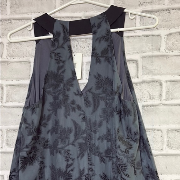 ASTR Black and Gray Floral blouse NWT size small - Picture 8 of 10